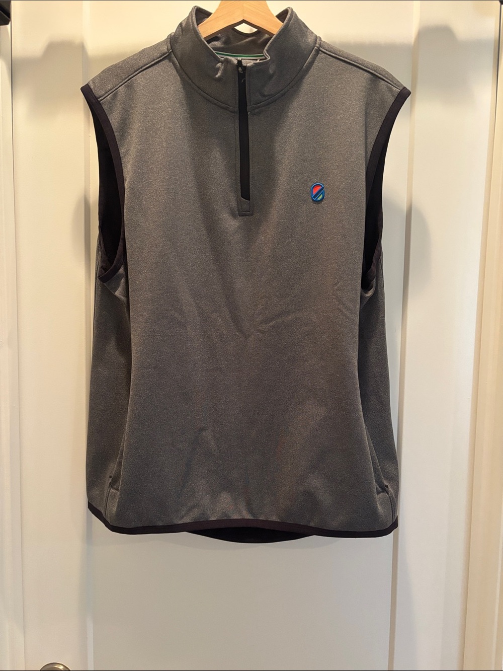 Extracurricular Men's Gray Sleeveless Quarter-Zip Performance Vest